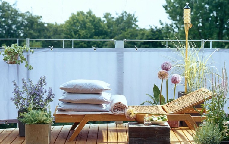 jardines y terrazas tumbona madera macetas decorativas ideas