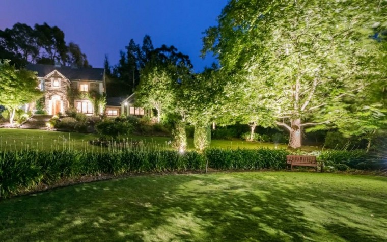 luces led patio jardin cesped jardineria