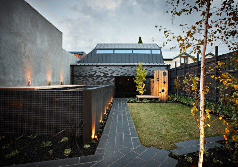 luces led patio muro cesped jardin