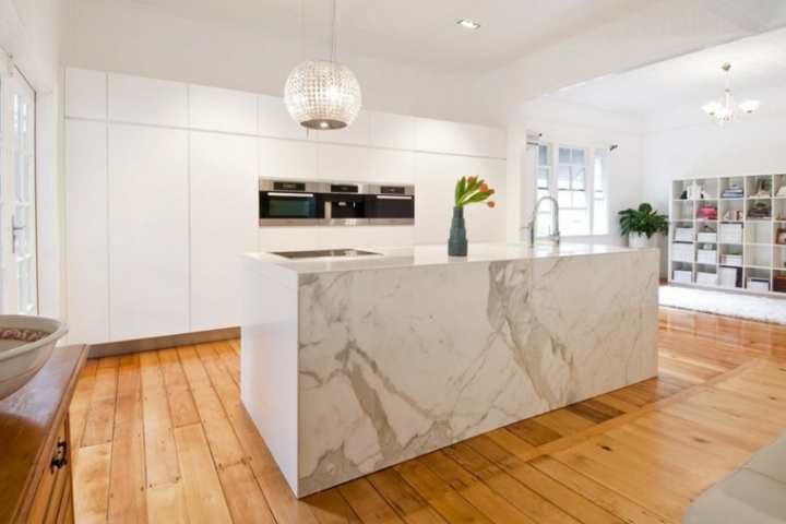 Diseño cocinas y todo un mar de luz con el blanco.