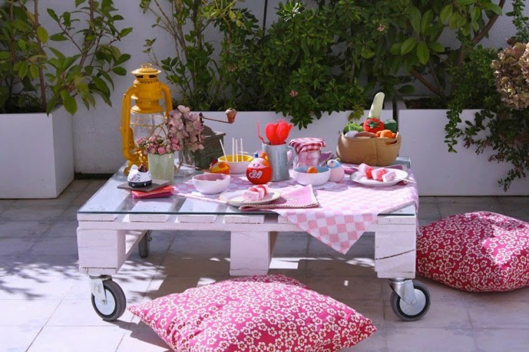 mesa blanca ruedas palets terraza
