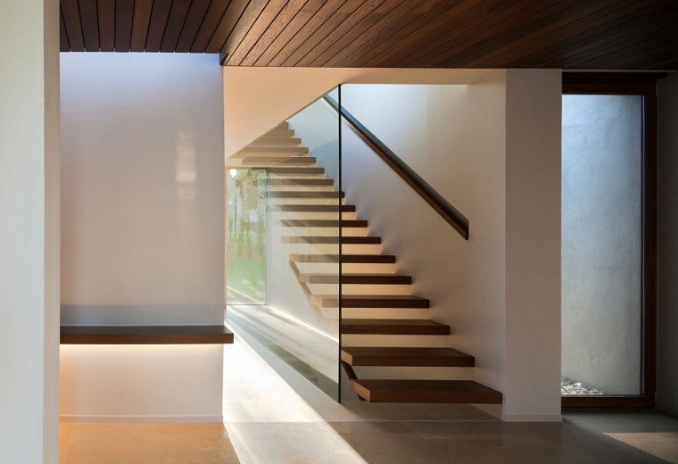 pared cristal escaleras casa madera