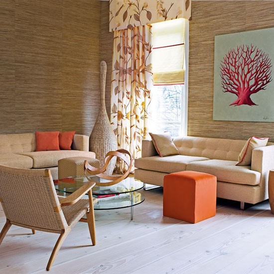 pared silla madera marron claro naranja muebles ideas
