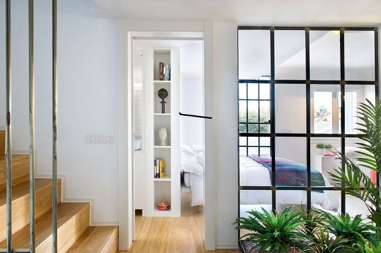 pasillo ventana escaleras cama doble