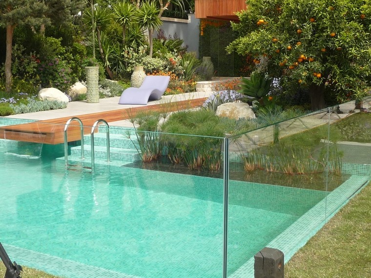 piscina moderno ‍jardin tumbona plantas cascada