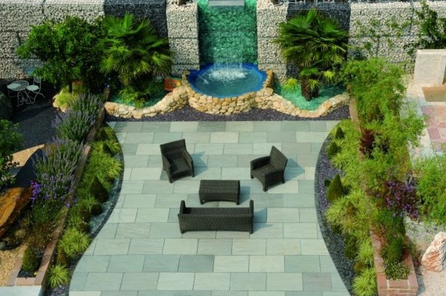 plaza grande muebles jardin fuente