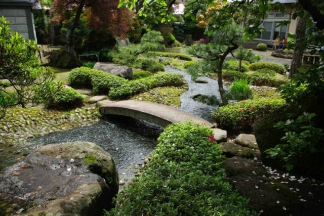 puente piedra rio estanque jardin