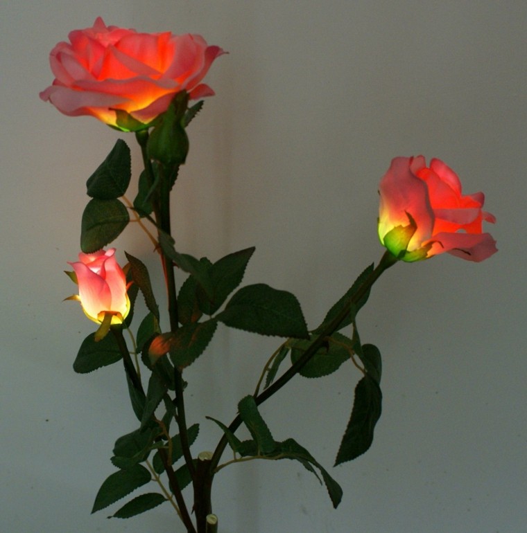 rosas artificiales luz jardin deco