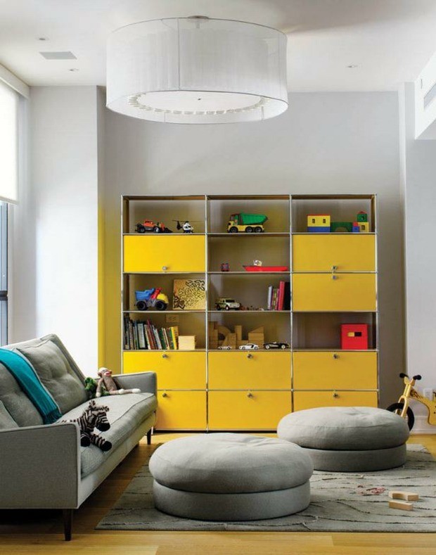 salon blanco mueble amarillo juguetes