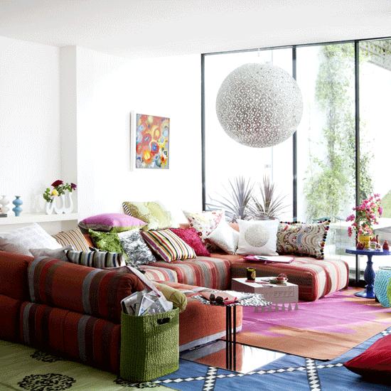 salon luminoso sofa alfombras muchos colores ventanal ideas bonito