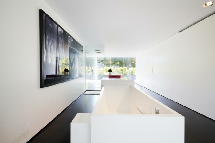 bañera blanca minimalista rectangular