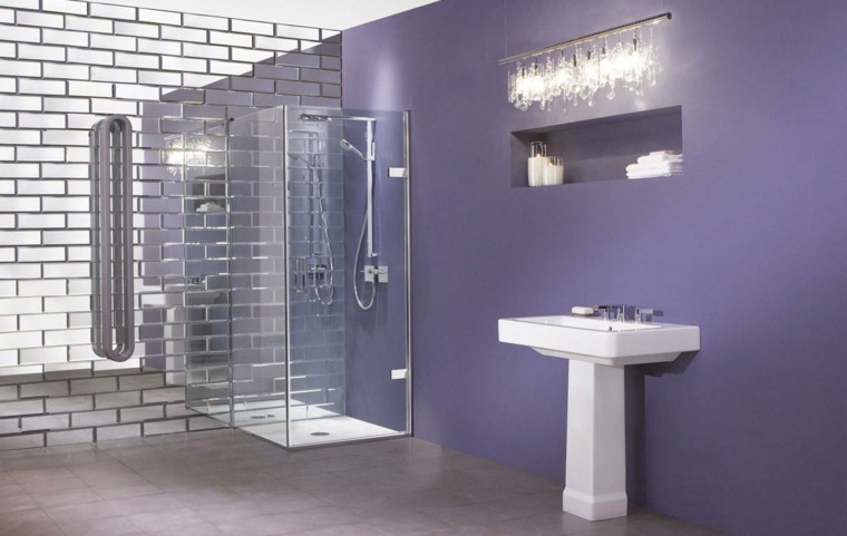 baño color lila ducha modera
