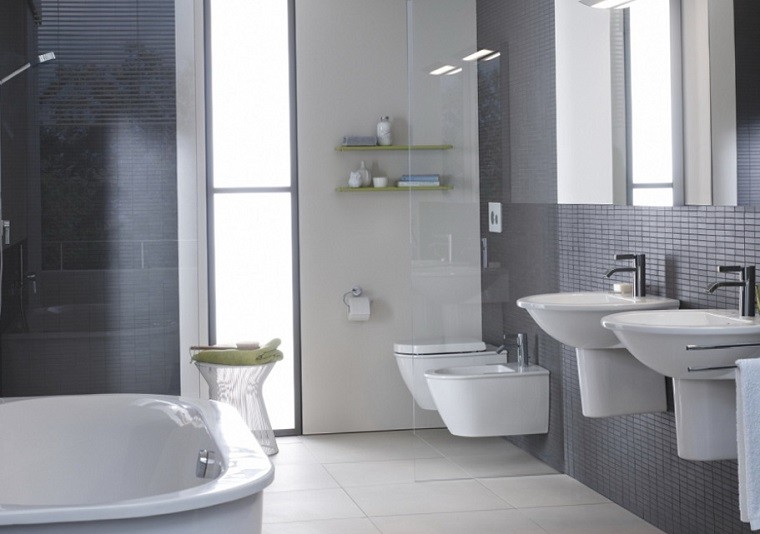baño estilo moderno azulejos grises