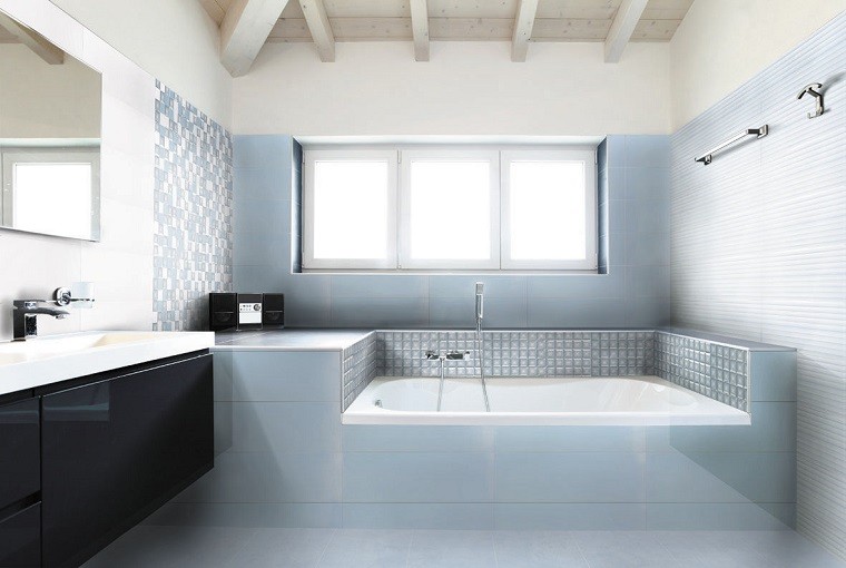 baño estilo moderno bañera mosaico