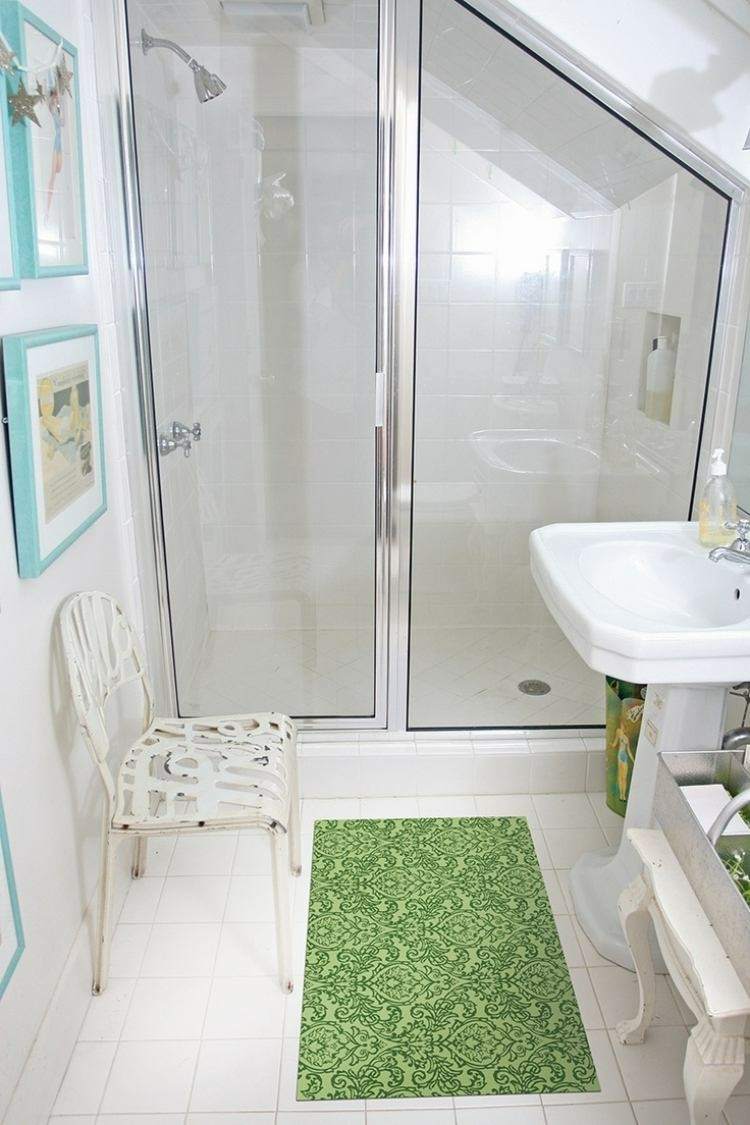 cuarto baño pequeño alfombra verde