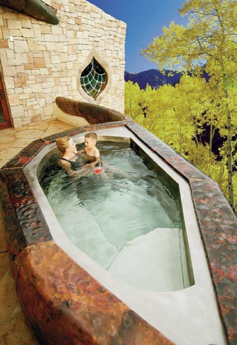 Burbujas y diversión con jacuzzi al aire libre