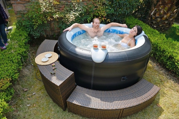 Burbujas y diversión con jacuzzi al aire libre