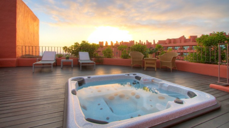 Burbujas y diversión con jacuzzi al aire libre