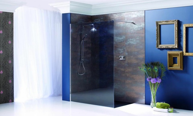 cabina ducha color azul intenso