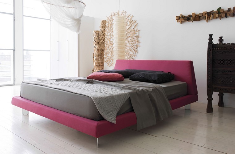 cama rosa diseno dosel colgando pared ideas