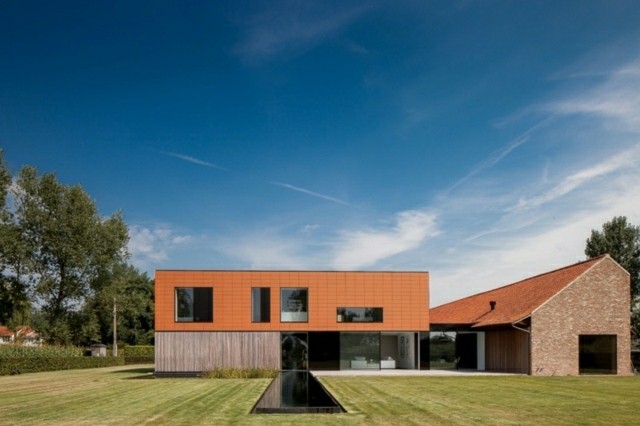 casa moderna con piscina casa moderna color naranja piscina