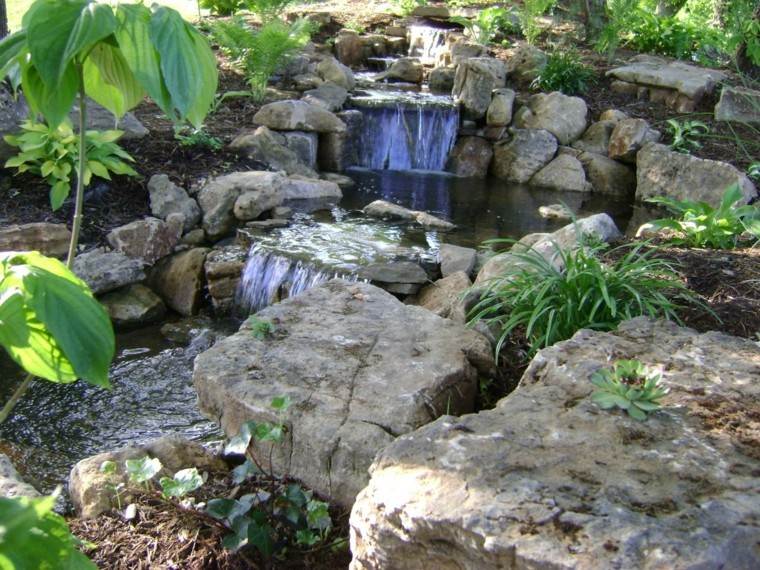 cascada escaleras piedras jardin estanque