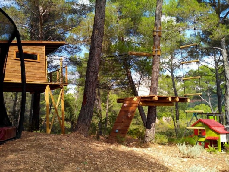 casita arbol madera bosque cabaña
