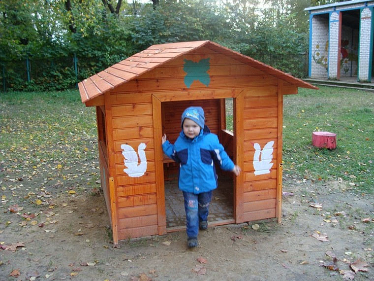 casita madera juegos niños pequeños 