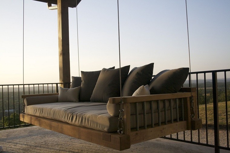 columpio marron cama decorado balcon