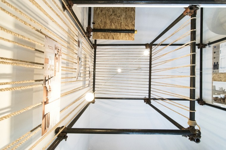 Oficina de 14 metros cuadrados y estructura tubular