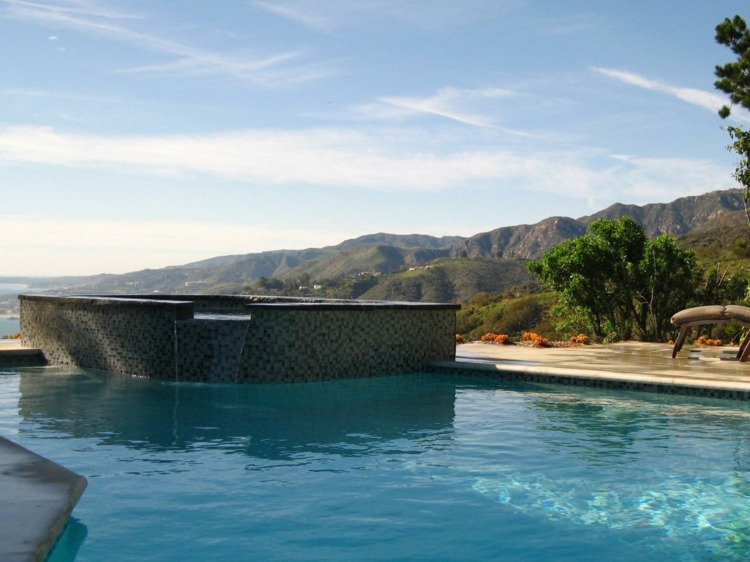 días calurosos dos piscinas jardin ideas