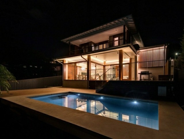 diseño patio piscina vistas noche
