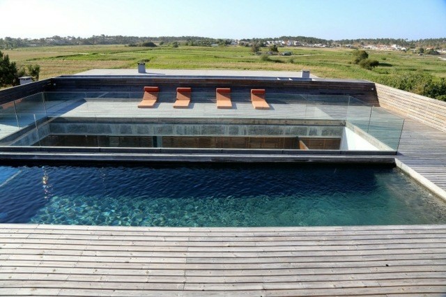 diseño terraza piscina moderna madera
