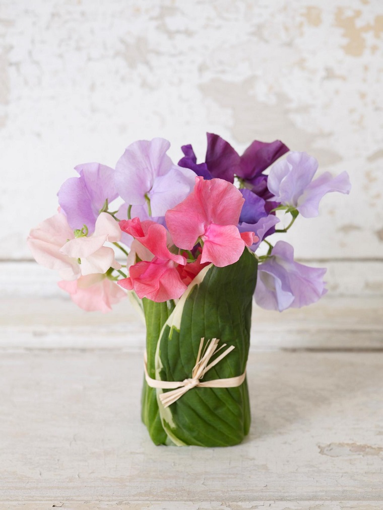 hojas envuelven recipiente pequeno flores ideas