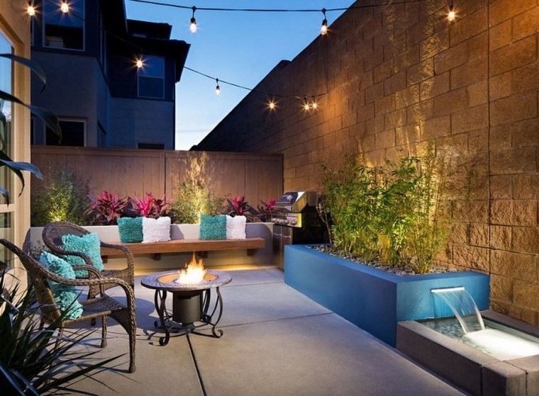 ideas creativas jardines pequeños mesa baja cafe moderno
