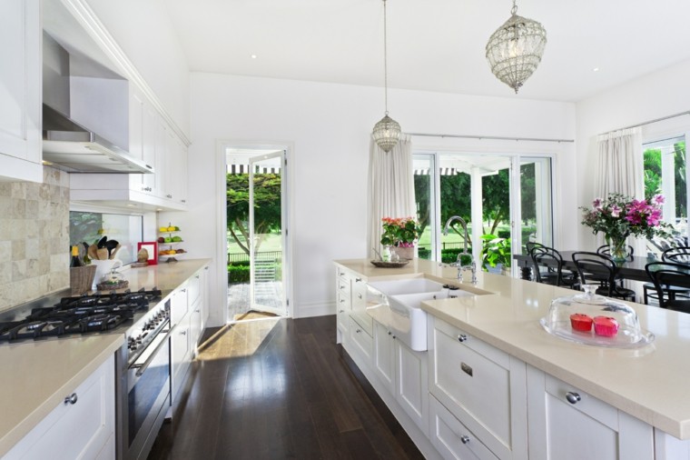 cocina blanca muy amplia con isla islas cocinas muebles paredes blancas preciosas ideas