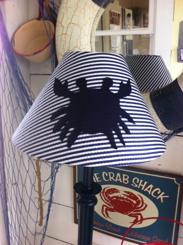 lampara pie cangrejo rayas blanco azul ideas