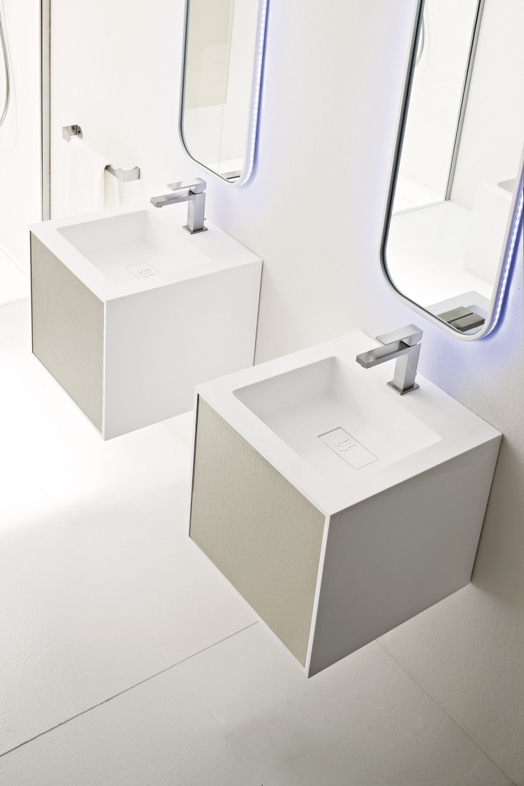 led borde blanco azulado baño