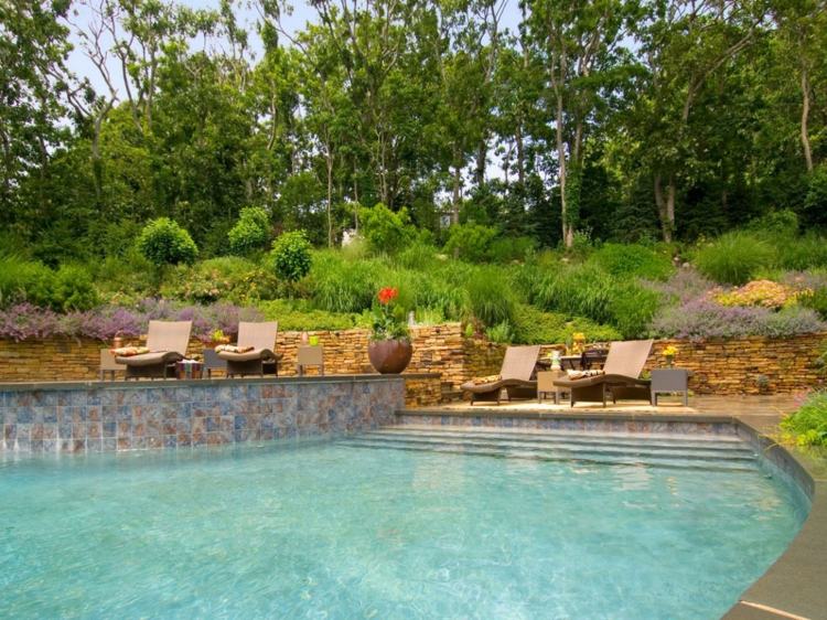 losas paredes piscina amplia jardin ideas