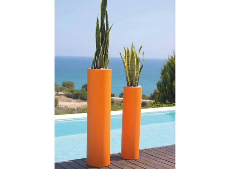 maceta forma tubo color naranja llamativo ideas