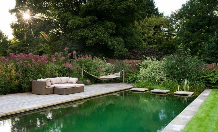 muebles de jardín hamacas estanque grande bonito ideas