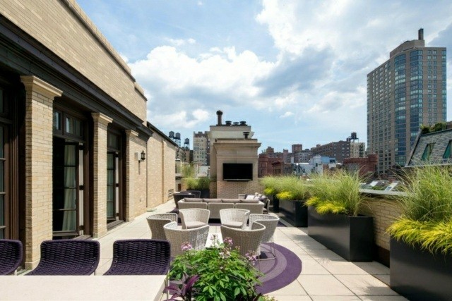 muebles mimbre terraza moderna plantas