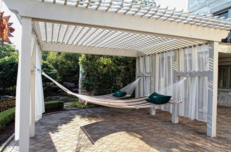 pergola blanca hamacas terraza moderna ideas