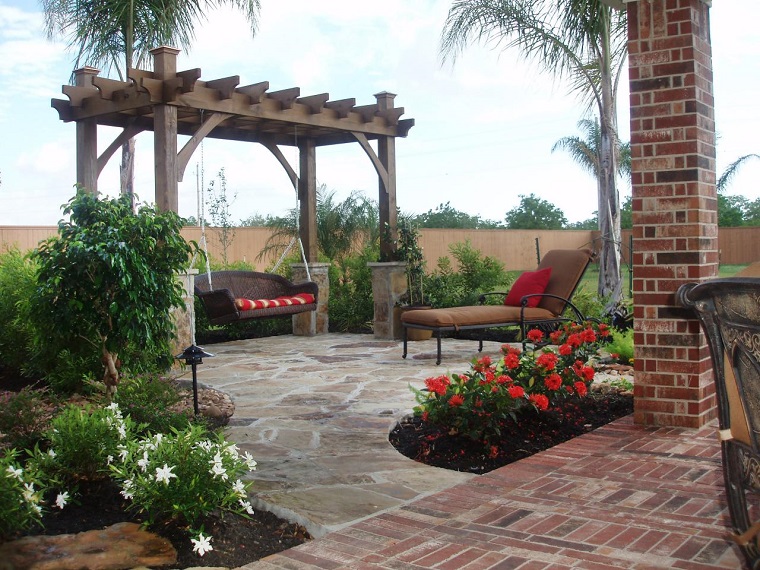 pergola ratan colgante sofa flores
