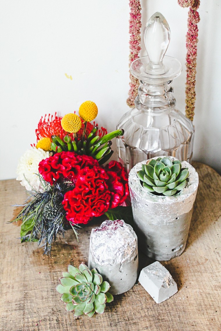 piedras flores decorando mesa ideas interesantes