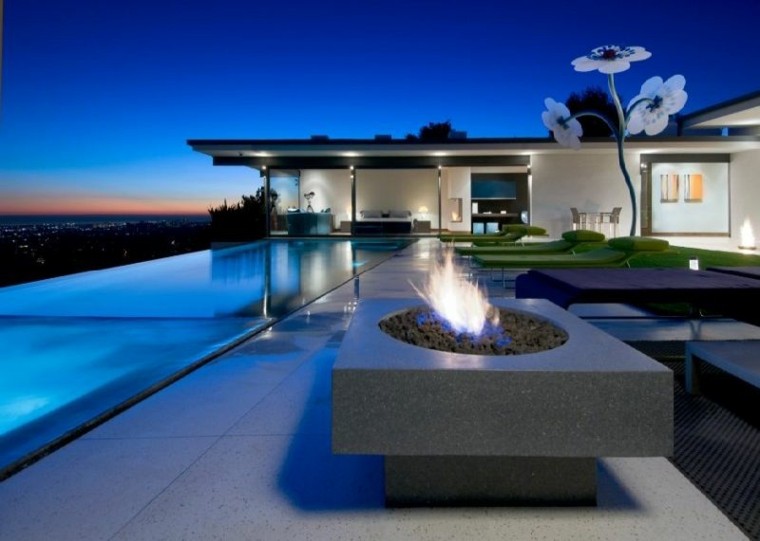 diseño de jardín con piscina infinita piscina infinita chimenea flor gigante