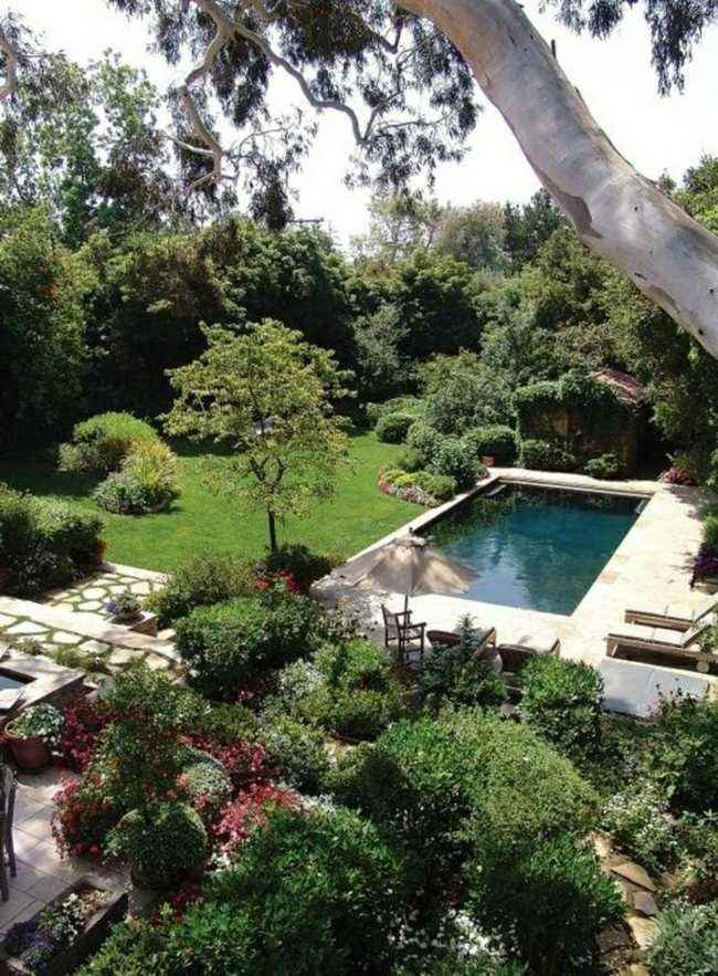 piscina pequeña estilo clasico jardin