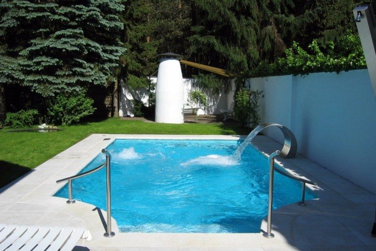 piscinas diseño ducha solar cascada