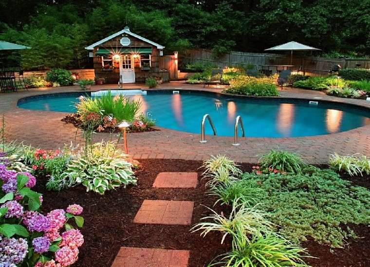 piscinas jardines diseño flores mantillo escalera
