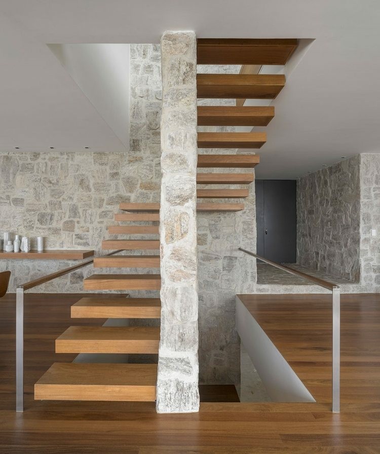 modelo en pared con rocas rosa madera combinada casa envases